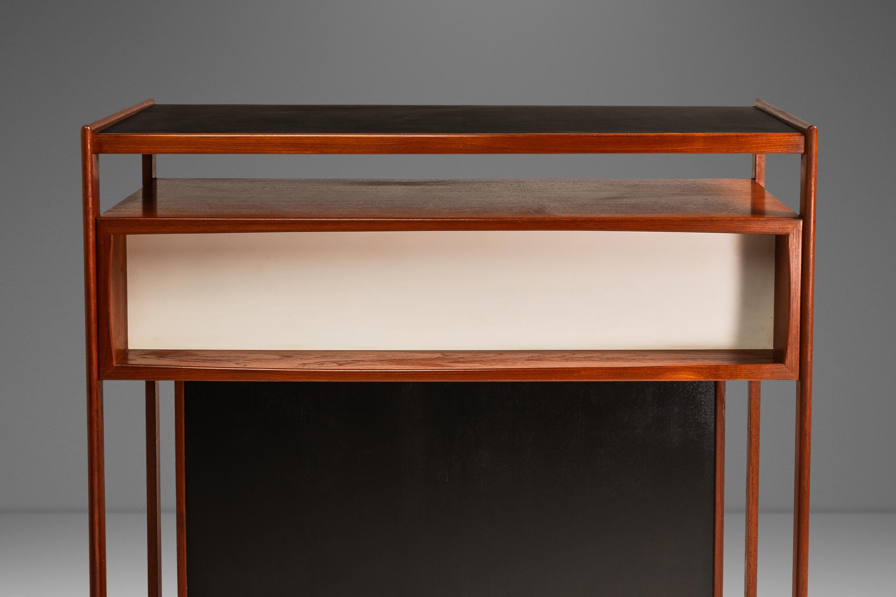 Dry Bar in Teak w/ Leather Top by Knud Bent for Dyrlund, Denmark, c. 1960s In Good Condition For Sale In Deland, FL