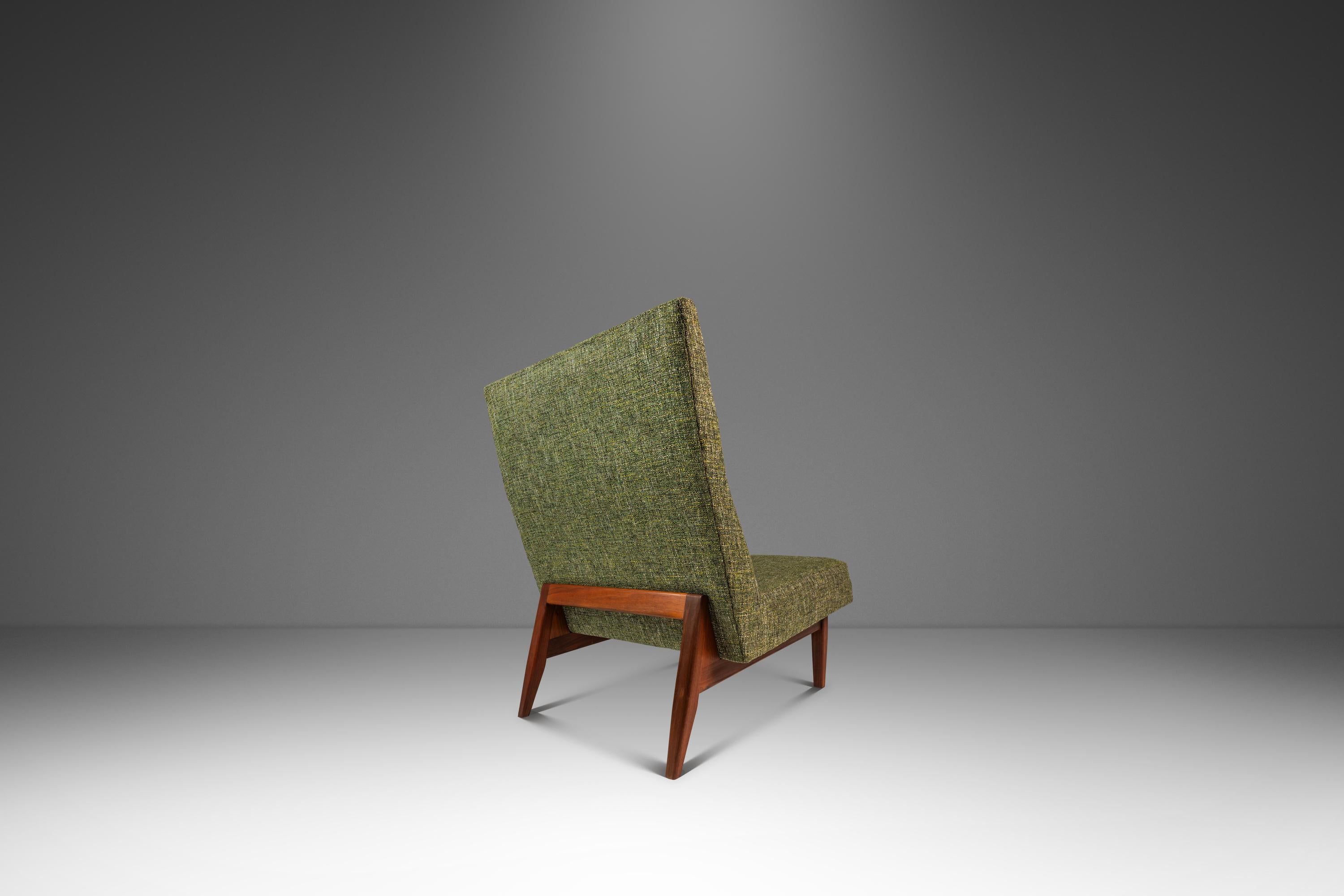 Silla de salón recién tapizada por Milo Baughman para Thayer Coggin, EE.UU., c. 1960 en Bueno estado para la venta en Deland, FL