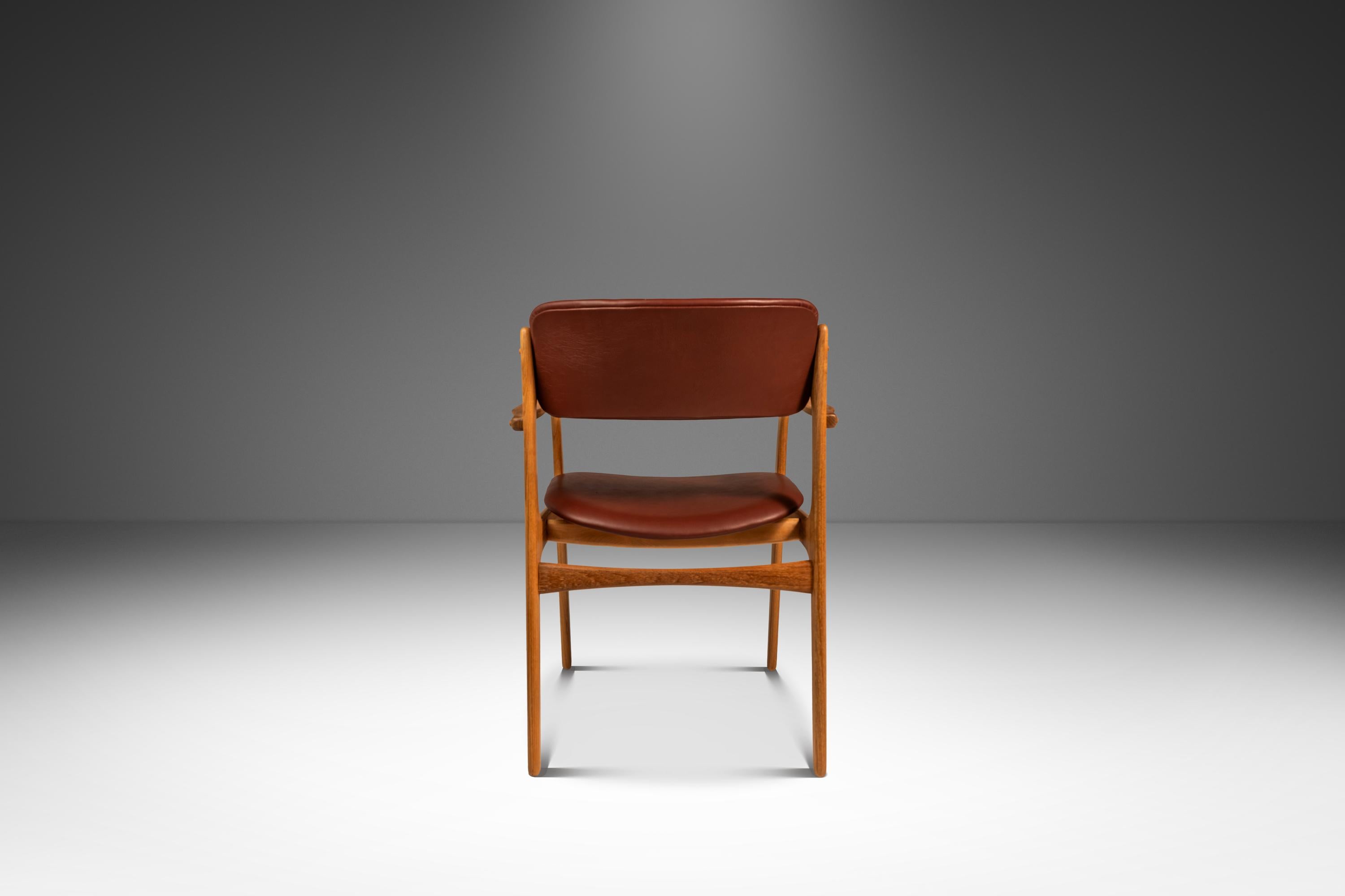 Set of 12 Model 49 Chairs by Erik Buch for O. D. Møbler, Denmark, c. 1960s In Good Condition For Sale In Deland, FL
