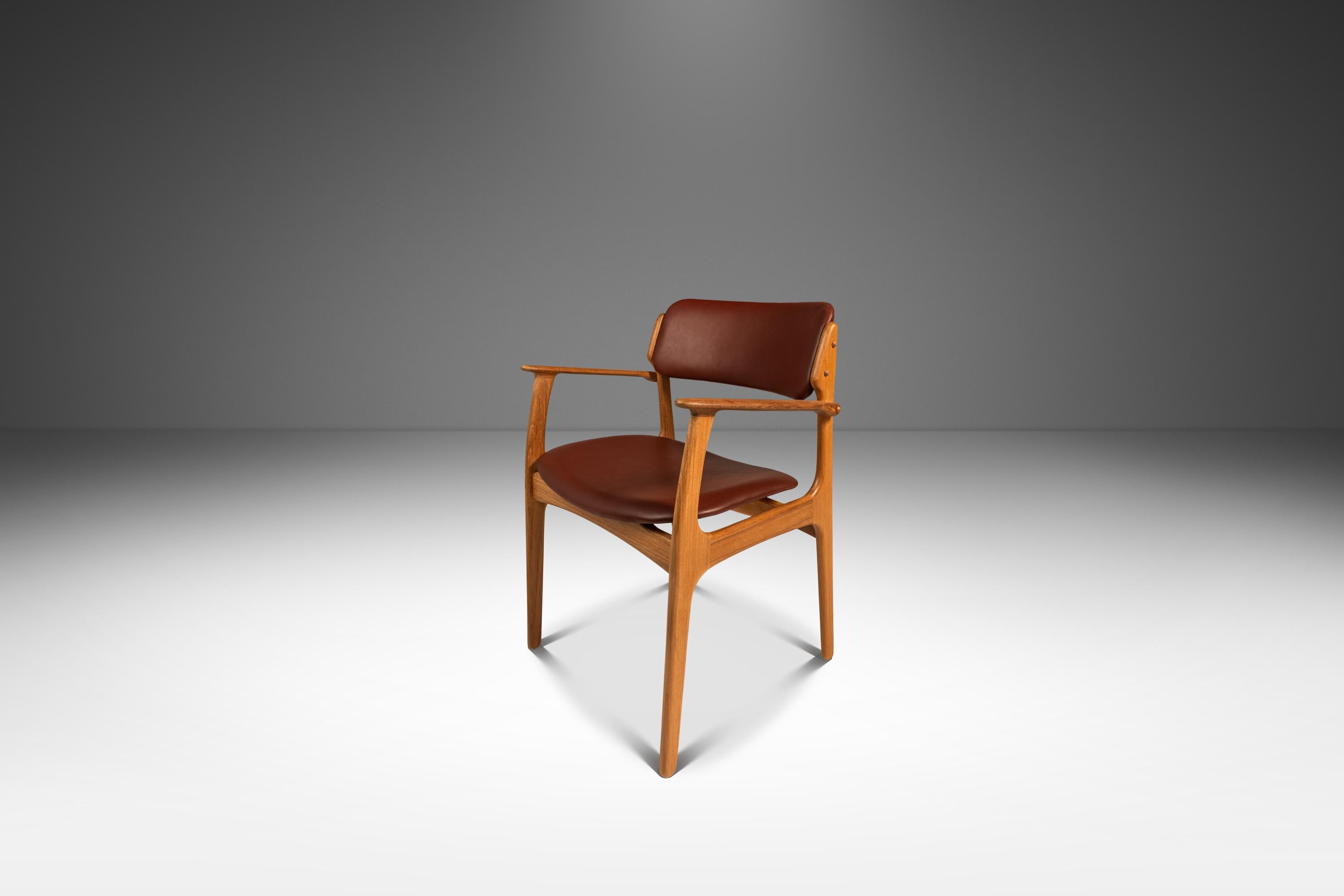 Mid-Century Modern Set of 12 Model 49 Chairs by Erik Buch for O. D. Møbler, Denmark, c. 1960s For Sale