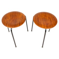 Juego de 2 taburetes modelo 3170 «Dot», de Arne Jacobsen, Fritz Hansen, Dinamarca, hacia los años 60