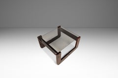 Table de style brutaliste avec plateau en verre fumé, en jacaranda, Percival Lafer, Brésil, années 1970