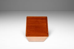 Soporte cubista danés para plantas con pedestal, de teca, de FBJ Møbler, Dinamarca, hacia la década de 1970