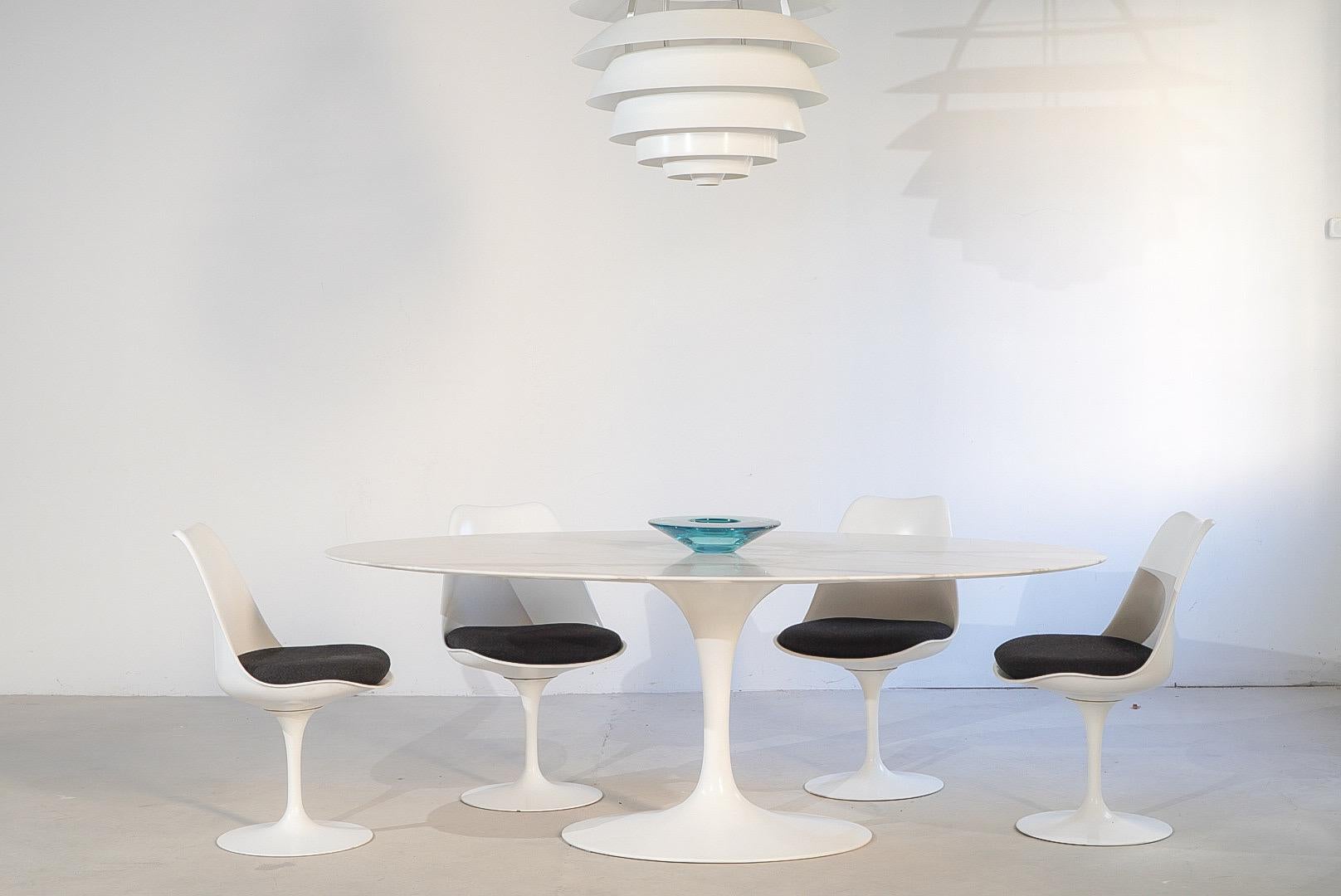 Mid-Century Modern Table de salle à manger tulipe ovale en marbre Knoll International d'Eero Saarinen en vente