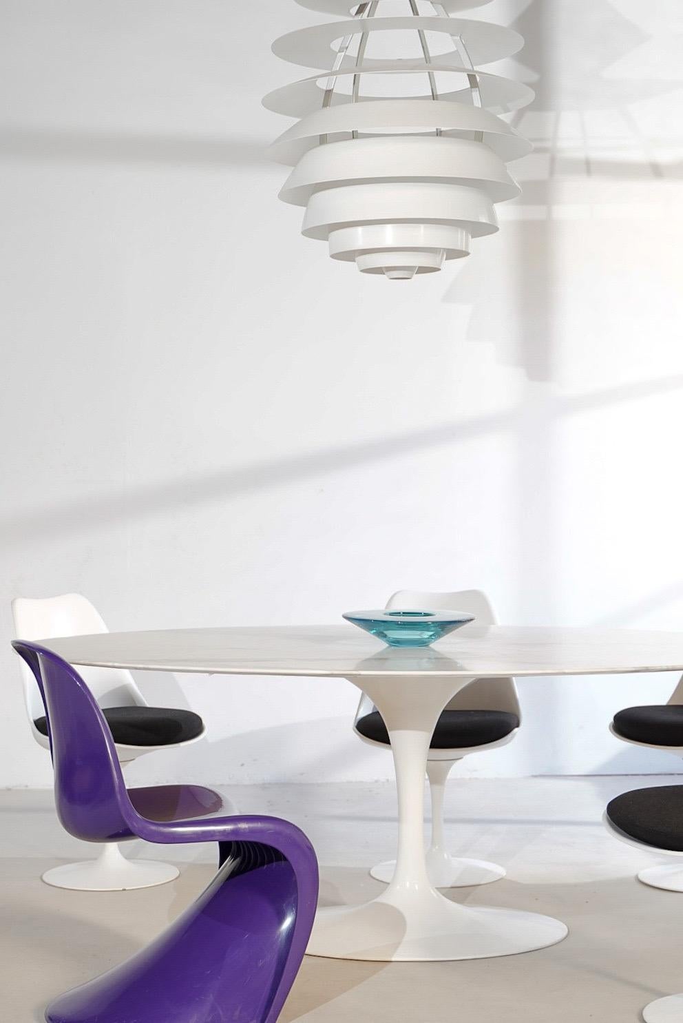 italien Table de salle à manger tulipe ovale en marbre Knoll International d'Eero Saarinen en vente