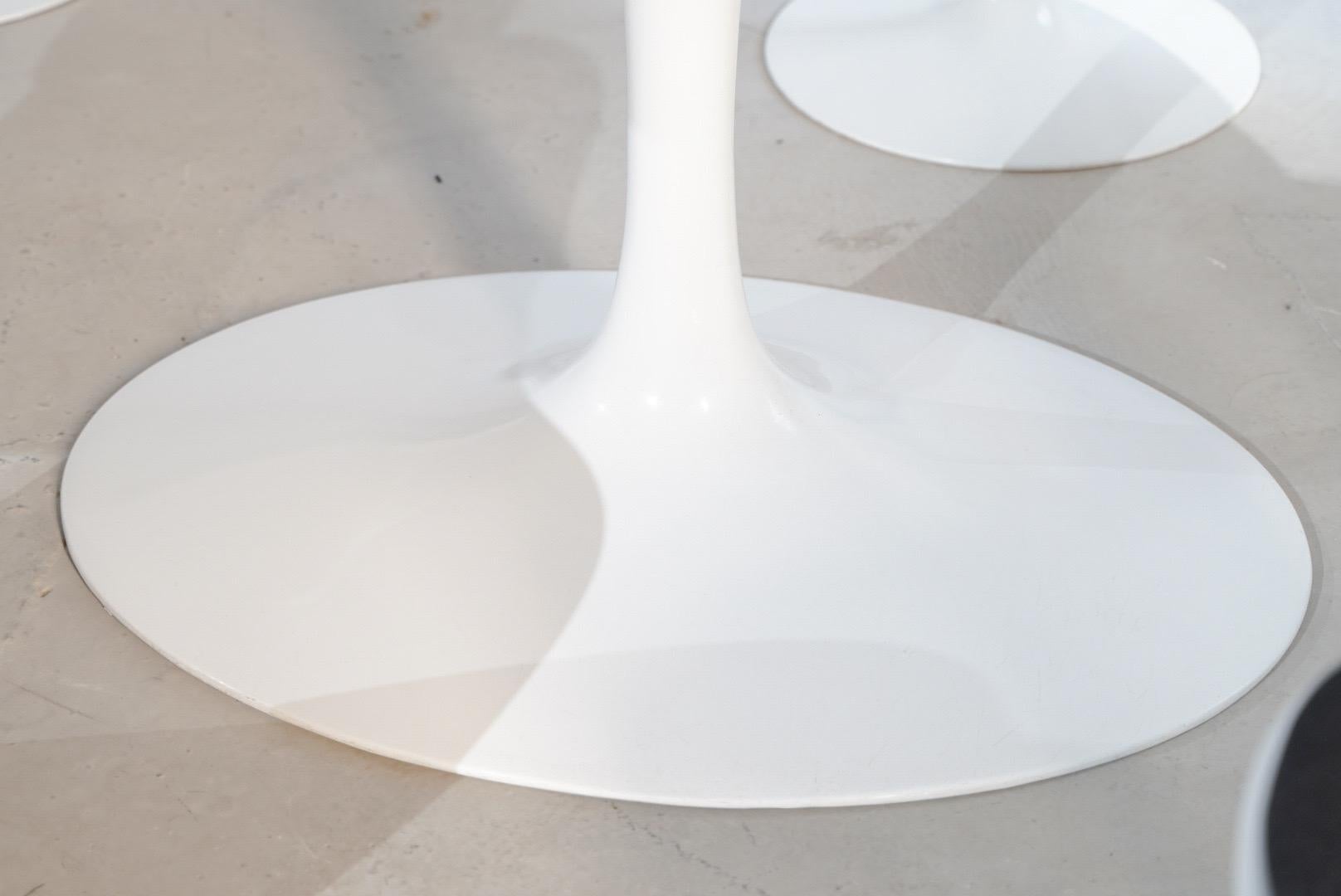 Table de salle à manger tulipe ovale en marbre Knoll International d'Eero Saarinen Excellent état - En vente à Berlin, BE
