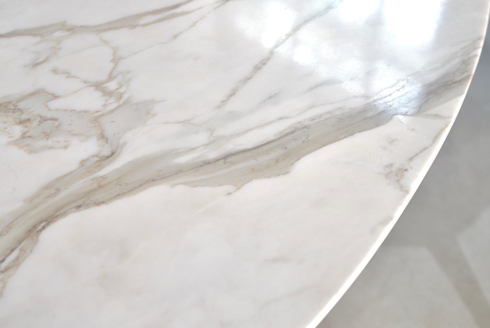 Table de salle à manger tulipe ovale en marbre Knoll International d'Eero Saarinen en vente 1
