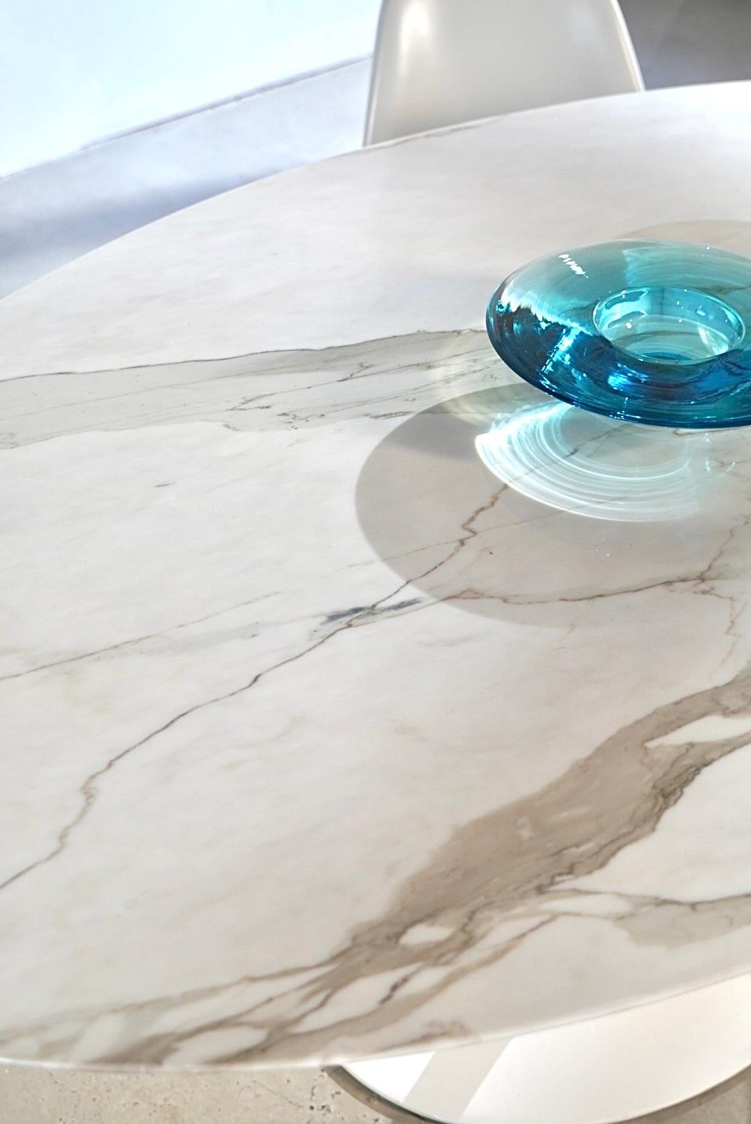 Table de salle à manger tulipe ovale en marbre Knoll International d'Eero Saarinen en vente 2
