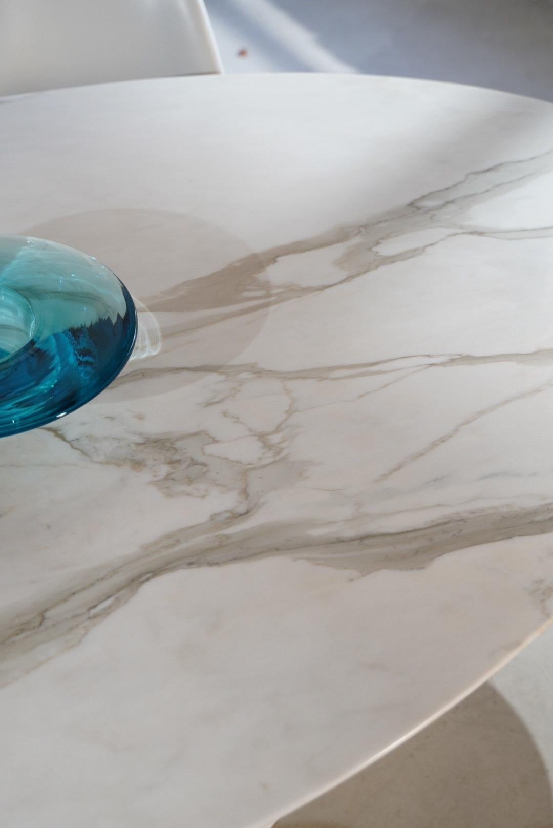 Table de salle à manger tulipe ovale en marbre Knoll International d'Eero Saarinen en vente 3
