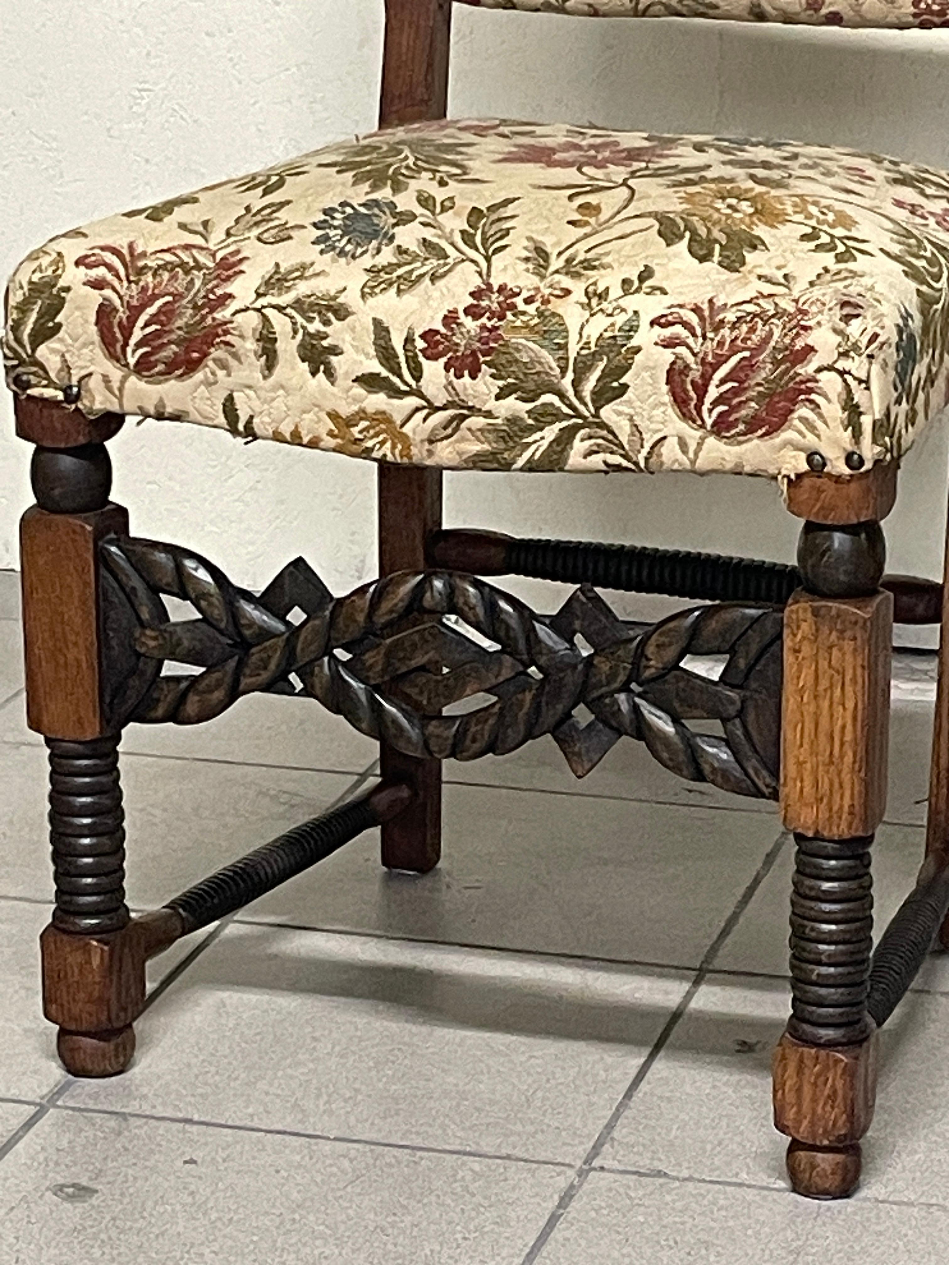 Set di 6 sedie anni '40 in legno con particolari torniti ed intagliati im Zustand „Relativ gut“ im Angebot in SAN PIETRO MOSEZZO, NO