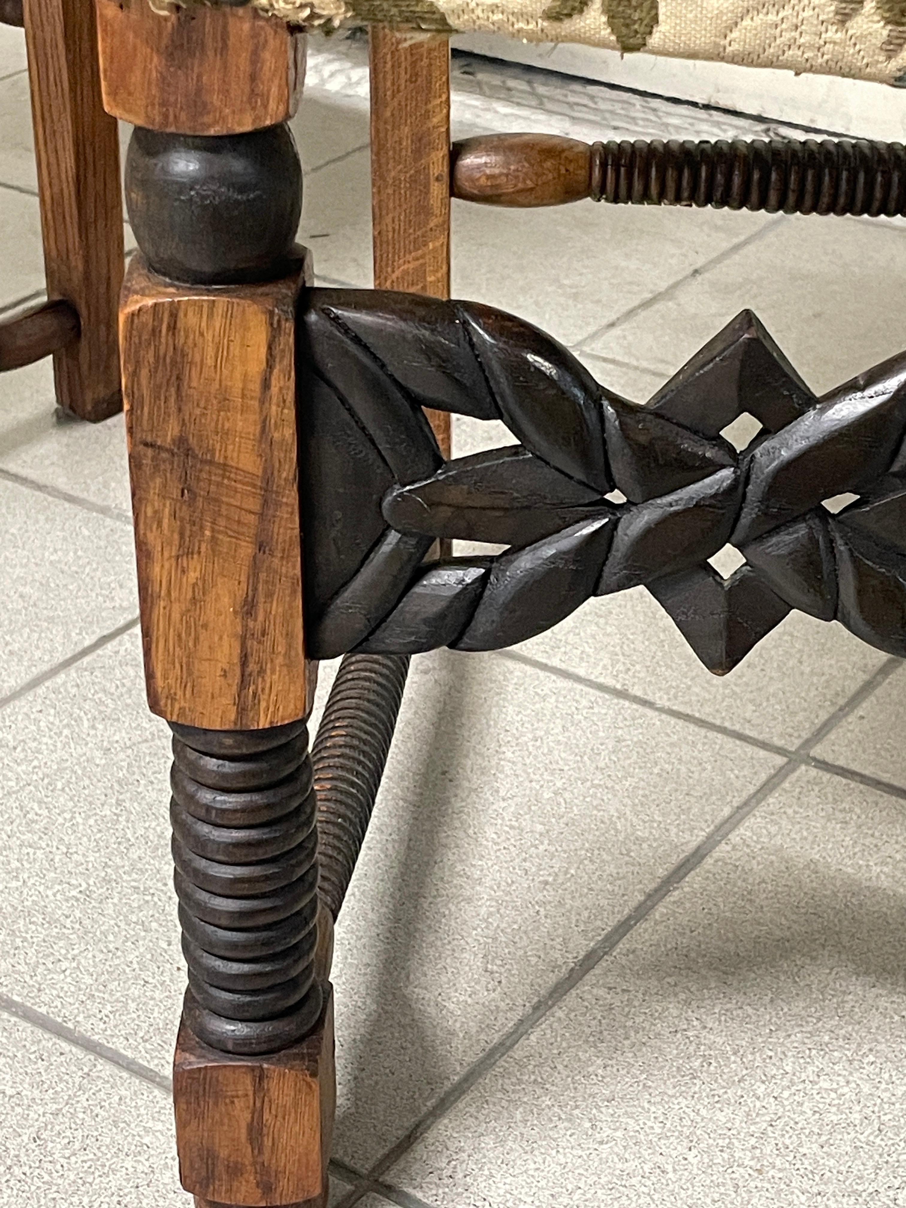 Set di 6 sedie anni '40 in legno con particolari torniti ed intagliati (Mid-20th Century) im Angebot