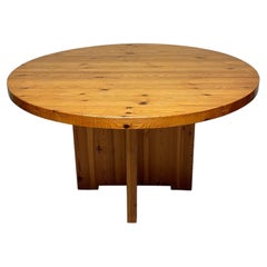 Table à manger ronde vintage en bois de mélèze datant des années 70