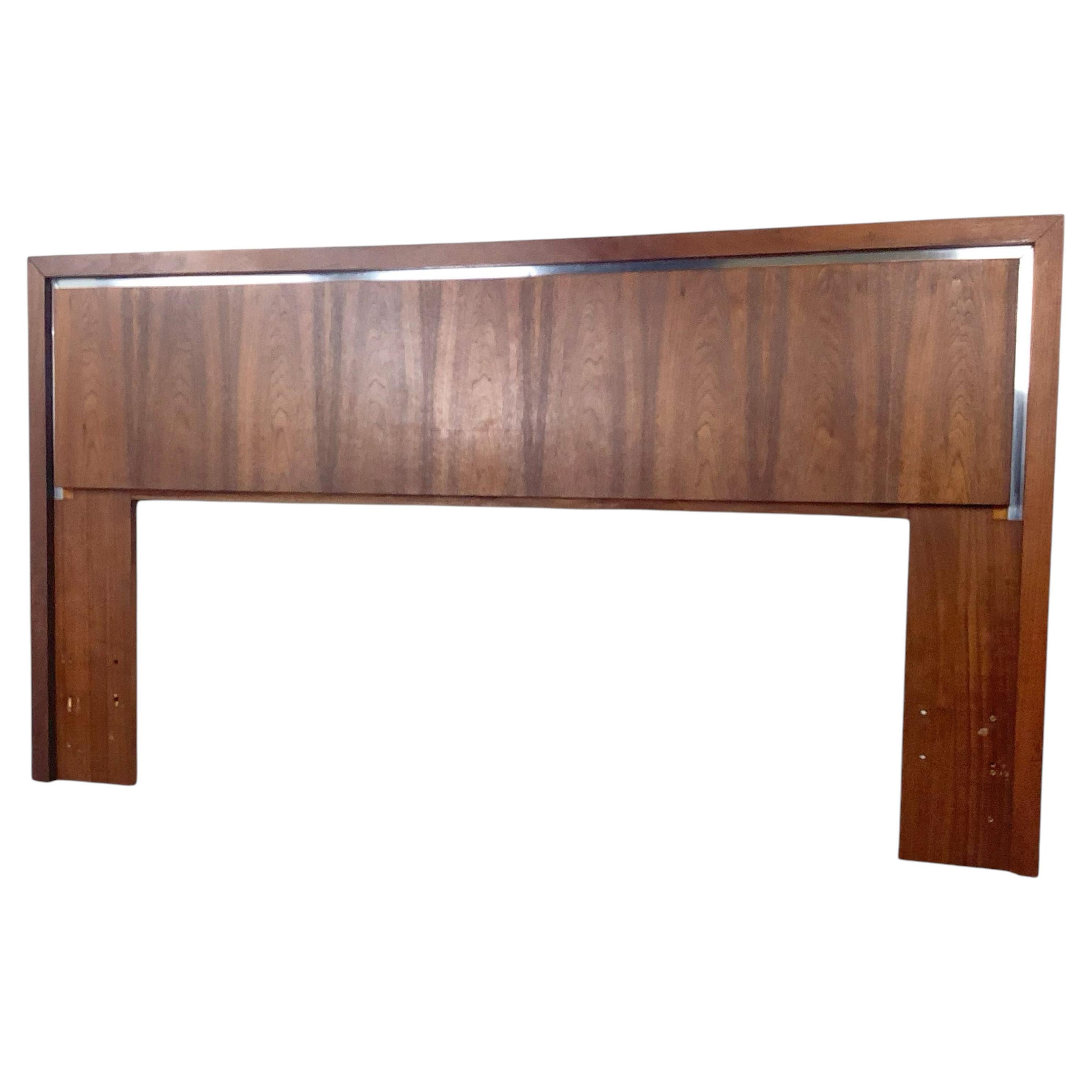 Kopfteil im Mid-Century-Modern-Stil von Dillingham, Walnuss und Chrom im Angebot