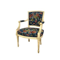 Poltrona vintage in stile Luigi XVI, rivestita in tappezzeria floreale