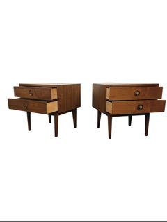 Paire de tables de chevet « Mid-Century Modern » à deux tiroirs de la marque American of Martinsville