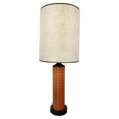 Lampada da tavolo in stile vintage-moderno con motivi geometrici e base cilindrica