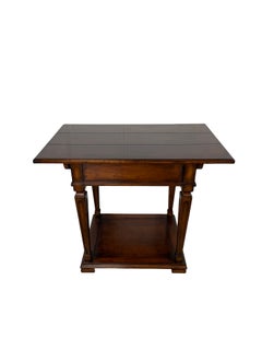 Table d'appoint de style provincial français « Baker Furniture » de Vintage Milling Road