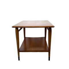 Beistelltisch „Acclaim“ mit zwei Ablageflächen von Andre Bus, Vintage Lane Einlage aus Walnuss und Eiche mit Schwalbenschwanzverbindung