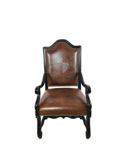 Sillón de cuero Ferguson Copeland con escudo y reposabrazos tallados