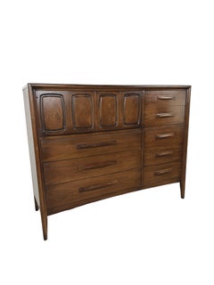 Broyhill Premier Emphasis Mid-Century Modern Gentleman’s Chest with Eight Drawer