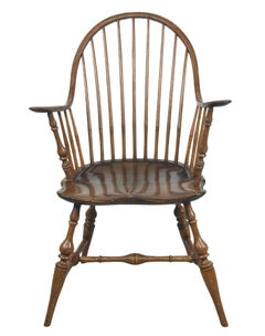 Silla americana antigua de estilo Windsor con brazos continuos y respaldo arqueado, de finales del siglo XIX–