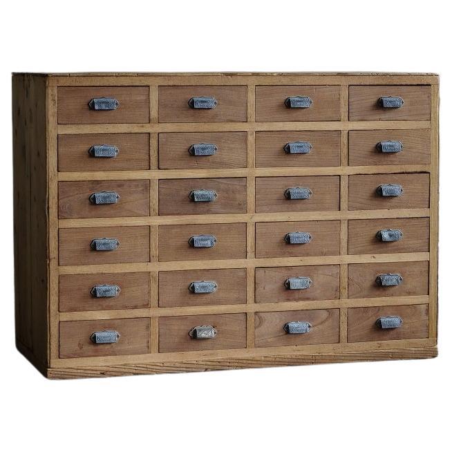 Antiker japanischer 24-Schrank mit Schubladenschrank, Meiji-Ära'1868-1912'Wabi Sabi