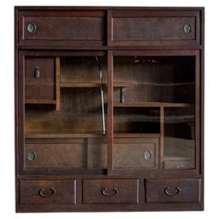 Meuble à thé vintage japonais peu profond, avec portes vitrées et tiroirs, vers 1930