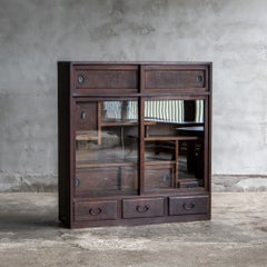 Meuble à thé vintage japonais peu profond, avec portes vitrées et tiroirs, vers 1930