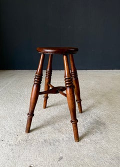 Tabouret de style provincial français, France, années 1940