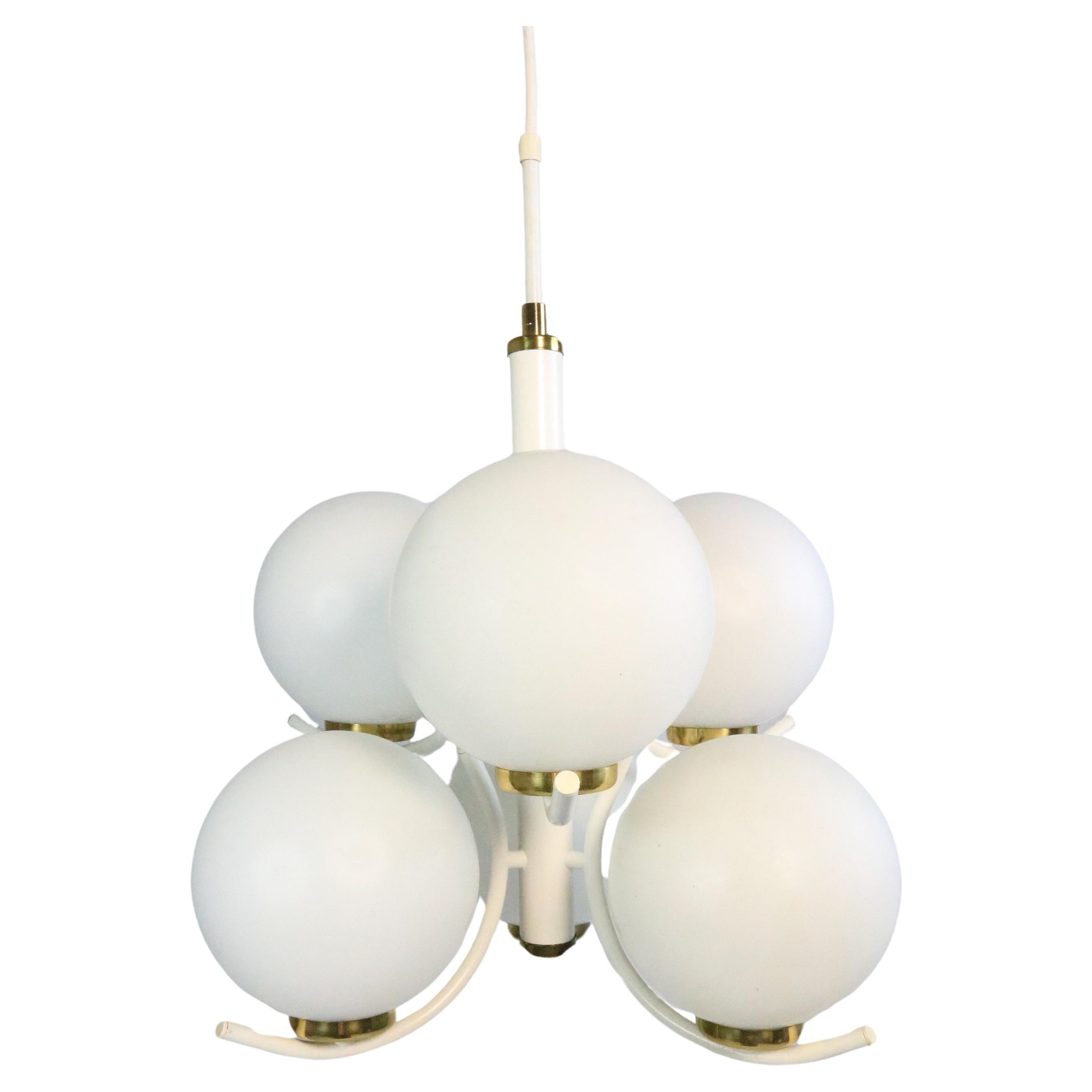 Great classic, original from the 1970s.
 
Sputnik lamp with 6 opal glass globes, white metal frame.
Manufacturer: Richard Essig
 
Total height: 130 cm (new end wiring) / 51.2 inches
Diameter: approx. 40 cm / 15.75 inches
 
In very good condition,