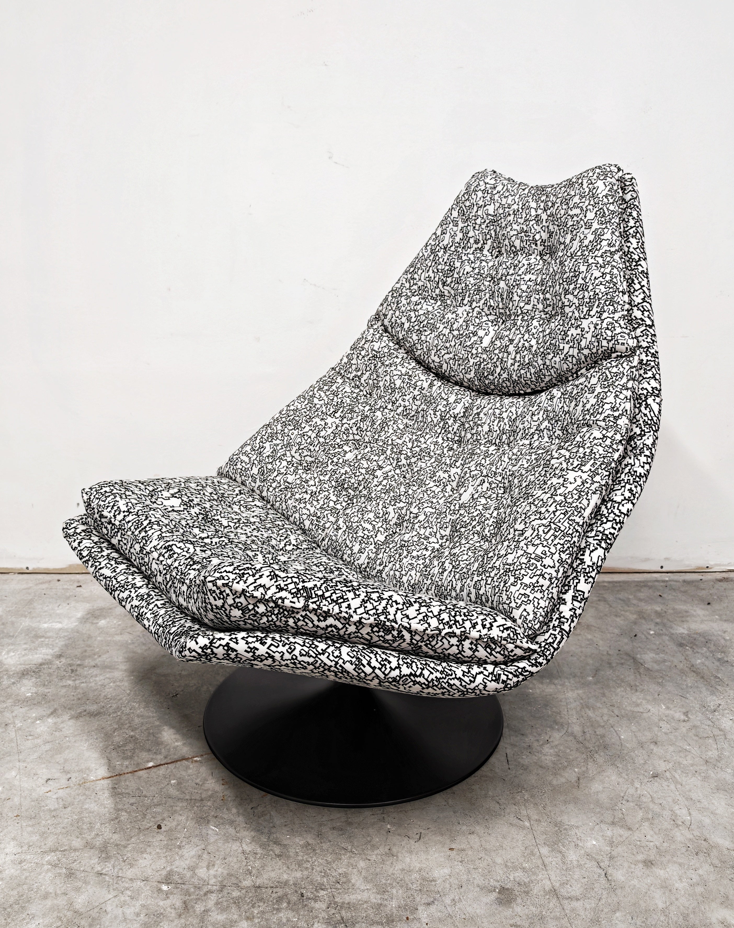 Space Age Swivel Lounge Chair FS 588 designed by Geoffrey Harcourt for Artifort