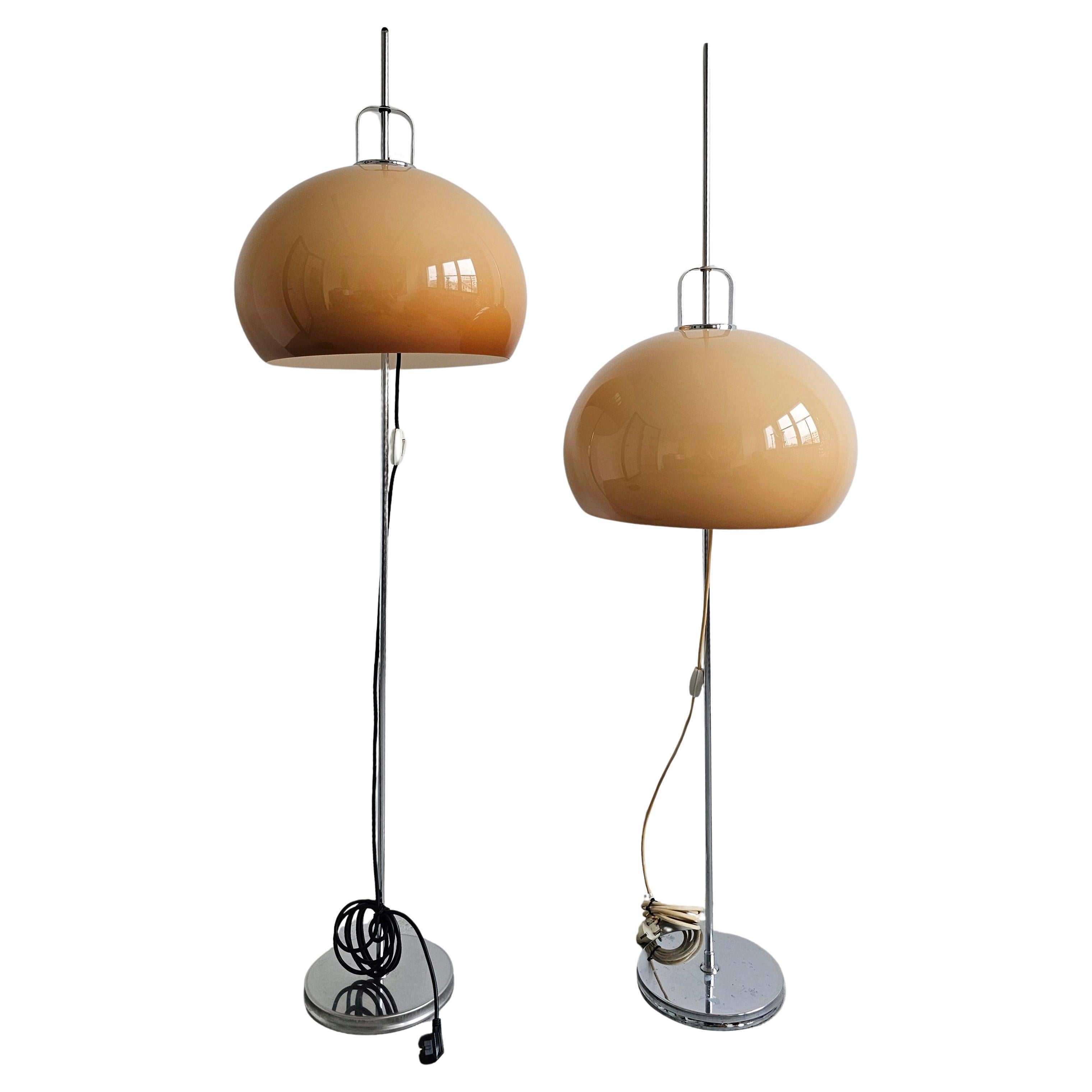 Lampadaire Lucina conçu par Harvey Guzzini, datant du milieu du siècle dernier en vente