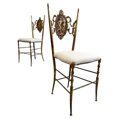 Paire de chaises d'appoint en laiton Chiavari de style Hollywood Regency, tapissées en boucle
