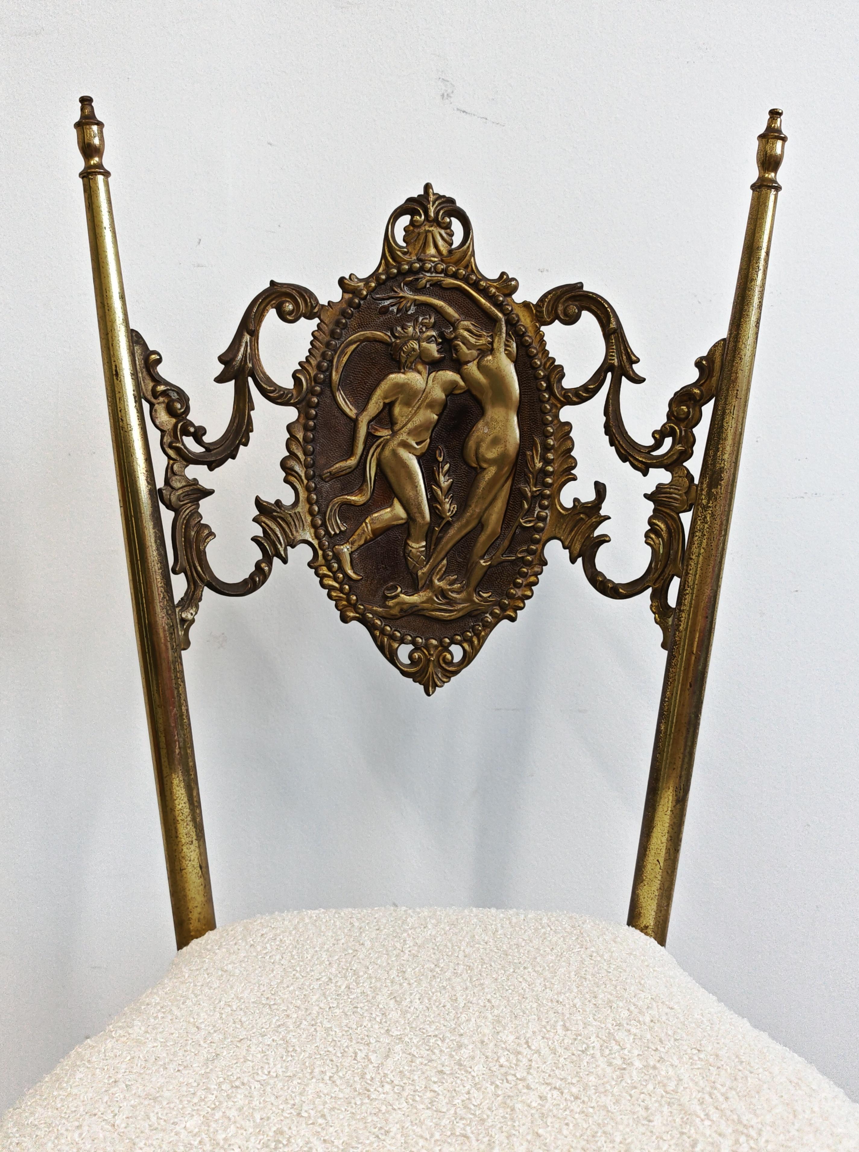 Laiton Paire de chaises d'appoint en laiton Chiavari de style Hollywood Regency, tapissées en boucle en vente
