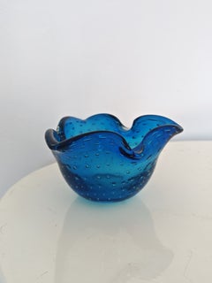 Cendrier en verre de Murano de style « Mid-Century Modern », réalisé selon la technique des « bulles contrôlées »