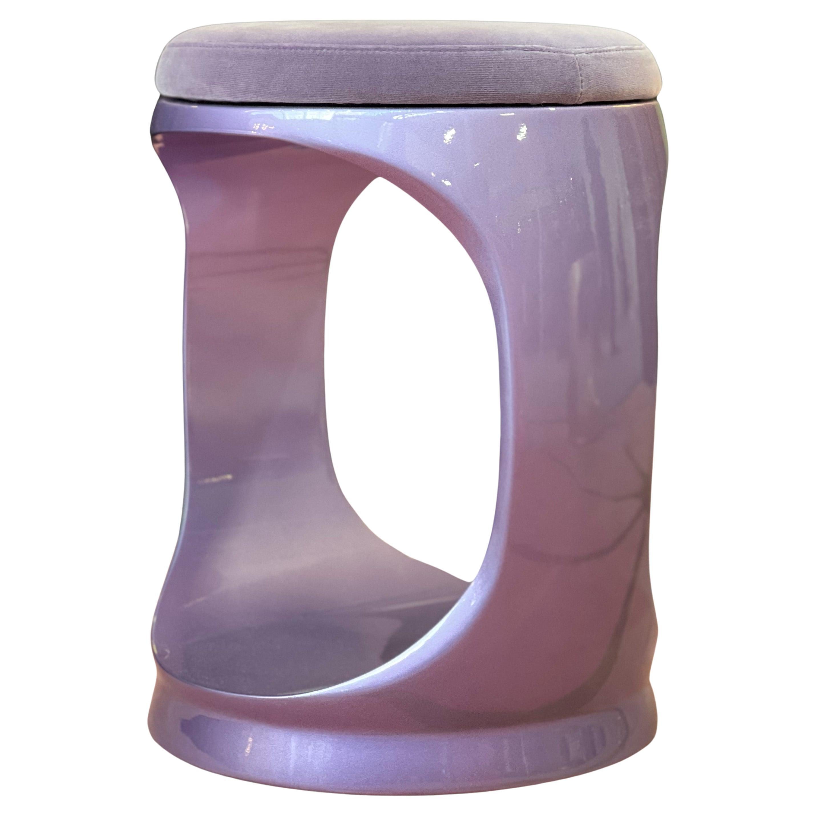 Sgabello contemporaneo di Cyril Rumpler Signet Ring, Pouf Sedute Lilla