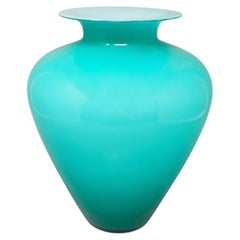 Superbe vase en verre de Murano couleur aigue-marine des années 1970, signé Ca' dei Vetrai.