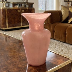 Jarrón rosa antiguo de Murano, soplado a mano en los años 70, obra del Maestro del Vetro