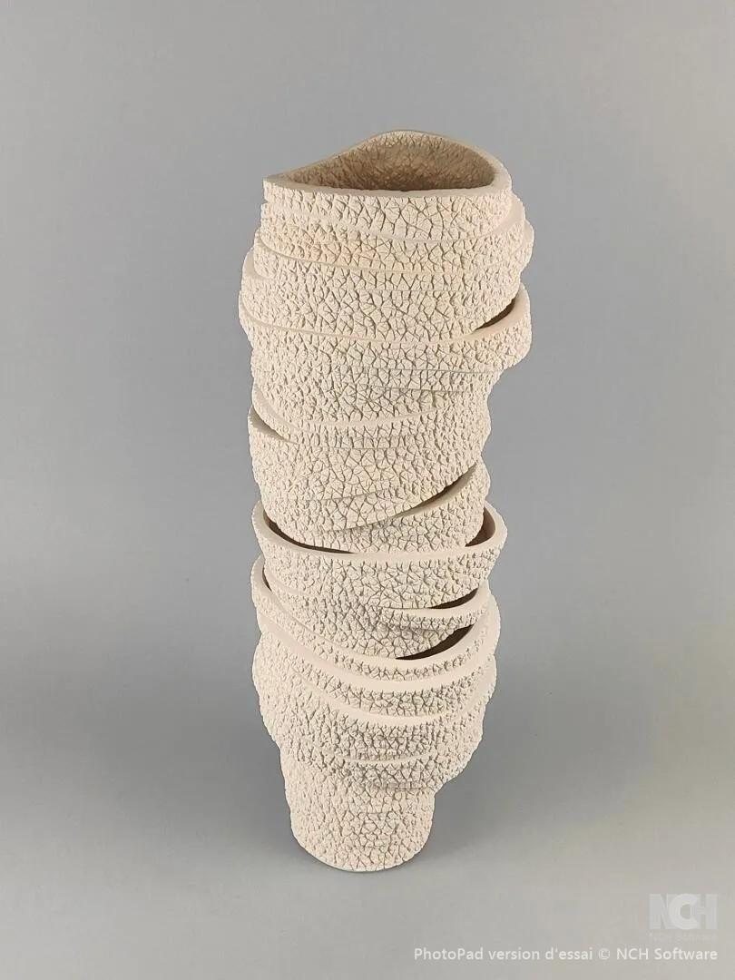 Gilles CAFFIER (1963) large tubular vase in textured ceramic, signed and dated In Good Condition For Sale In Mouscron, WHT