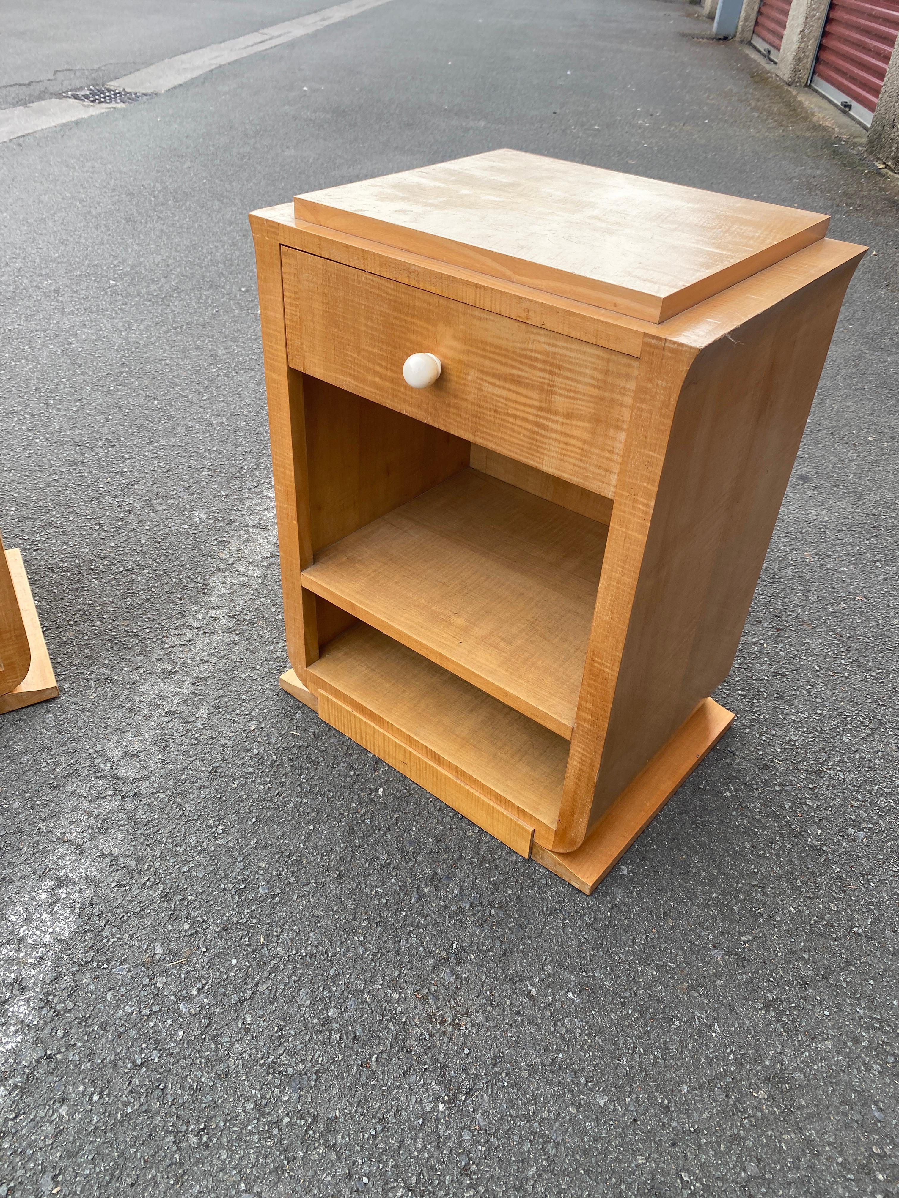 Sycamore André ARBUS (1903-1969) pair of art deco bedside tables in sycamore, 1935 For Sale