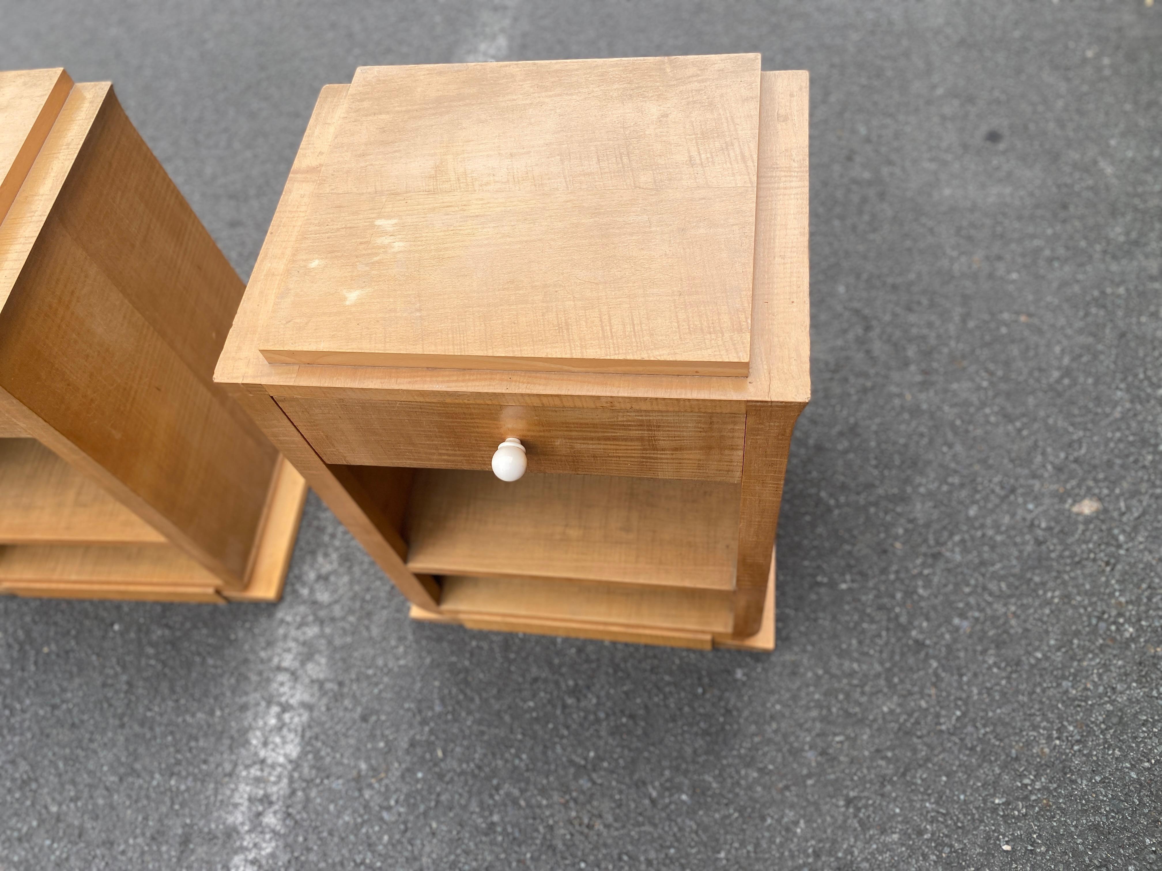 André ARBUS (1903-1969) pair of art deco bedside tables in sycamore, 1935 For Sale 1