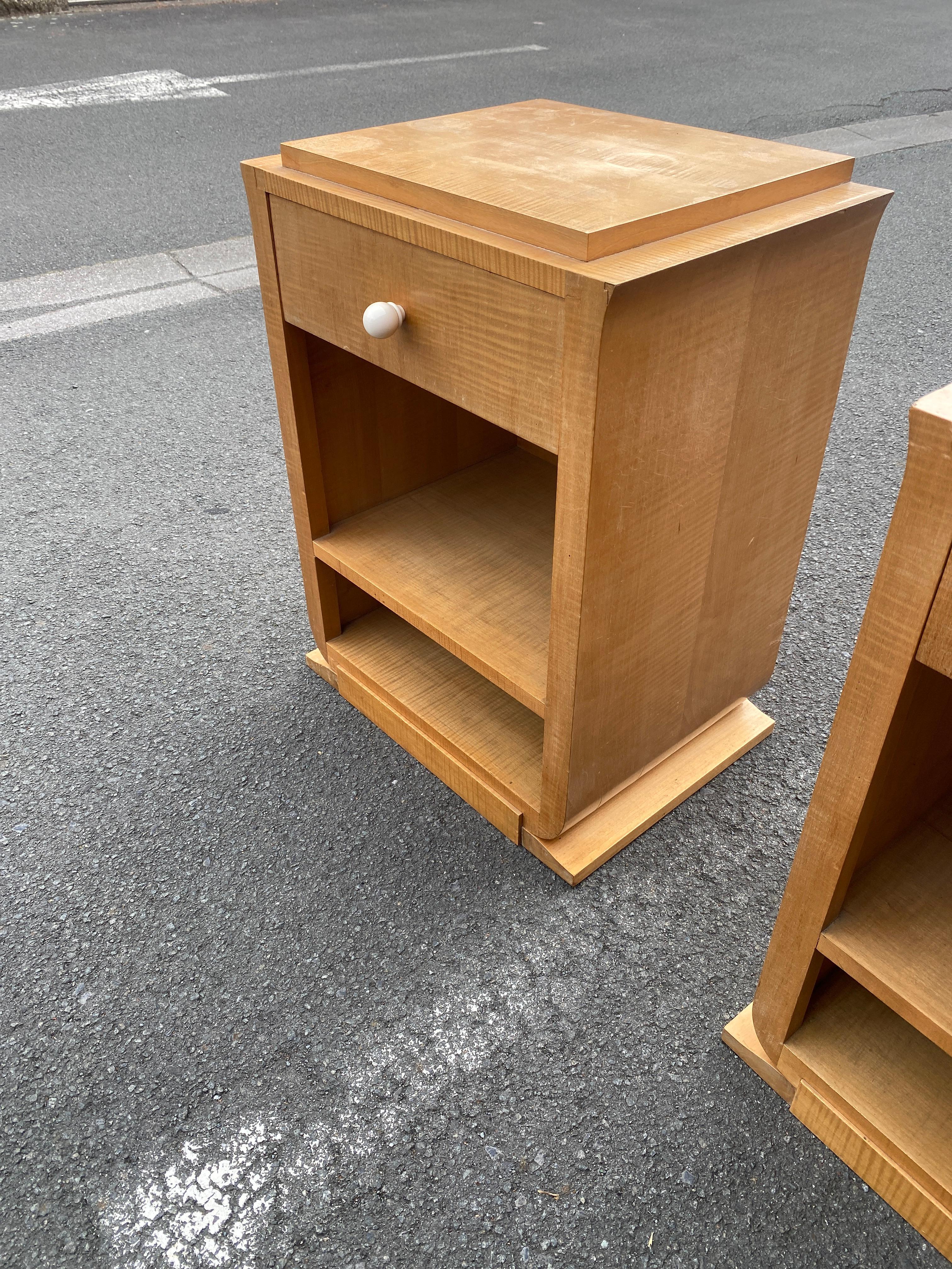 André ARBUS (1903-1969) pair of art deco bedside tables in sycamore, 1935 For Sale 2