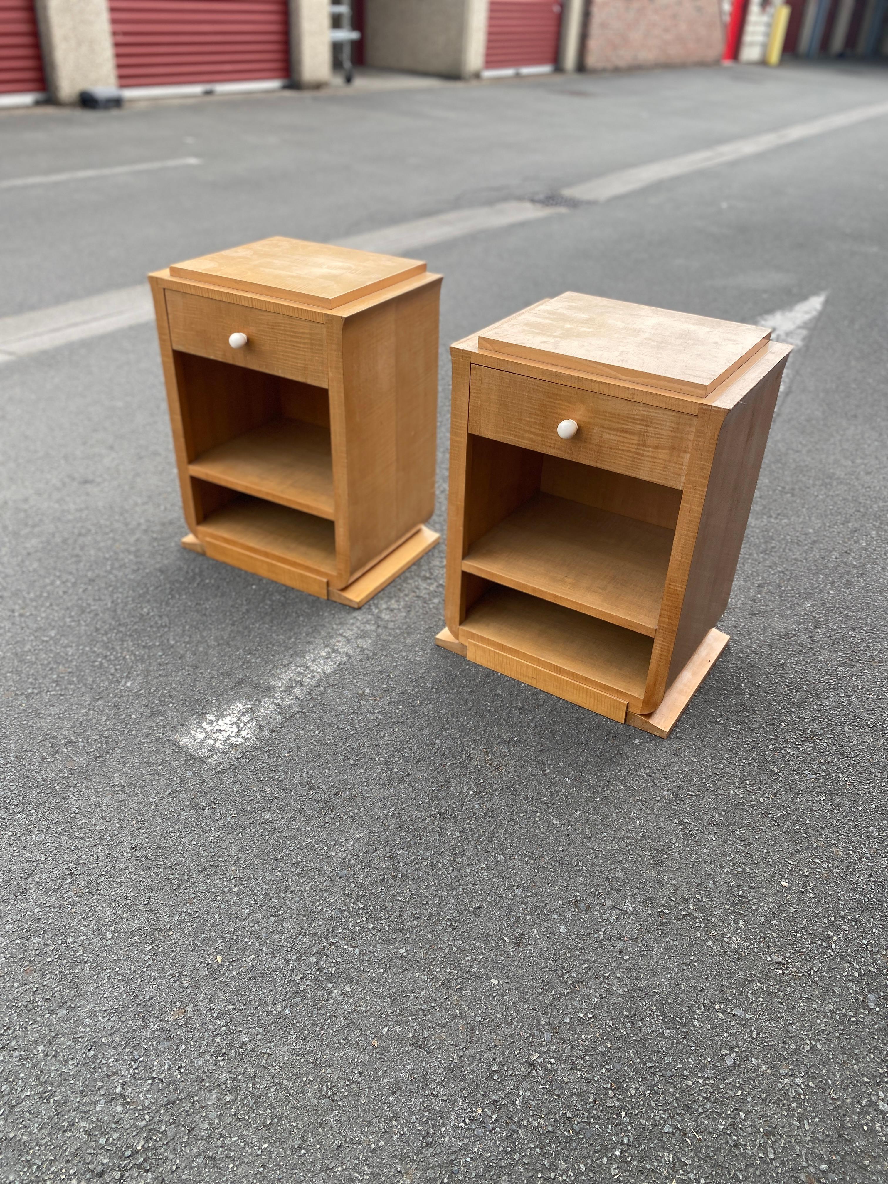 Art Deco André ARBUS (1903-1969) pair of art deco bedside tables in sycamore, 1935 For Sale