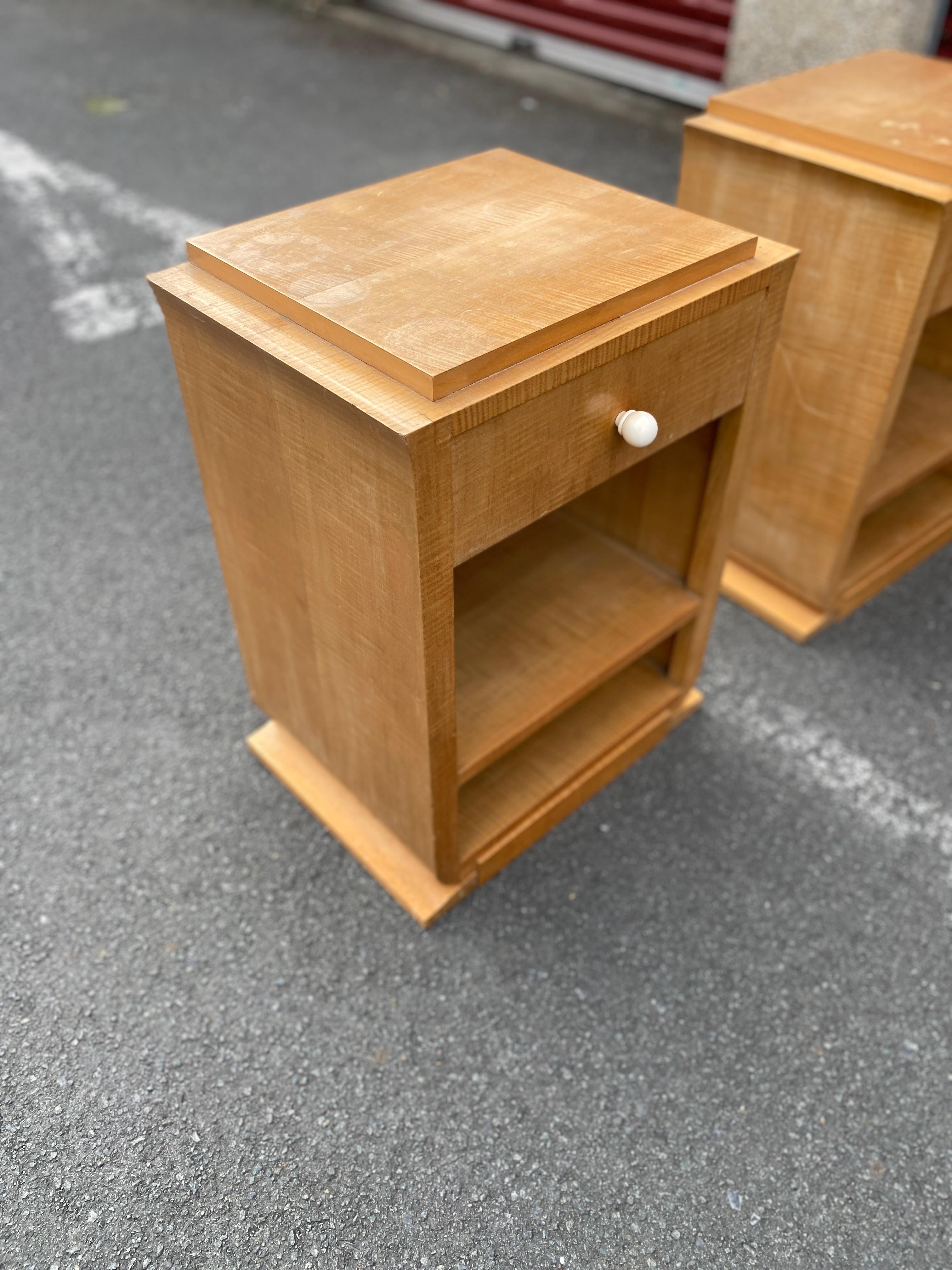 André ARBUS (1903-1969) pair of art deco bedside tables in sycamore, 1935 For Sale 3