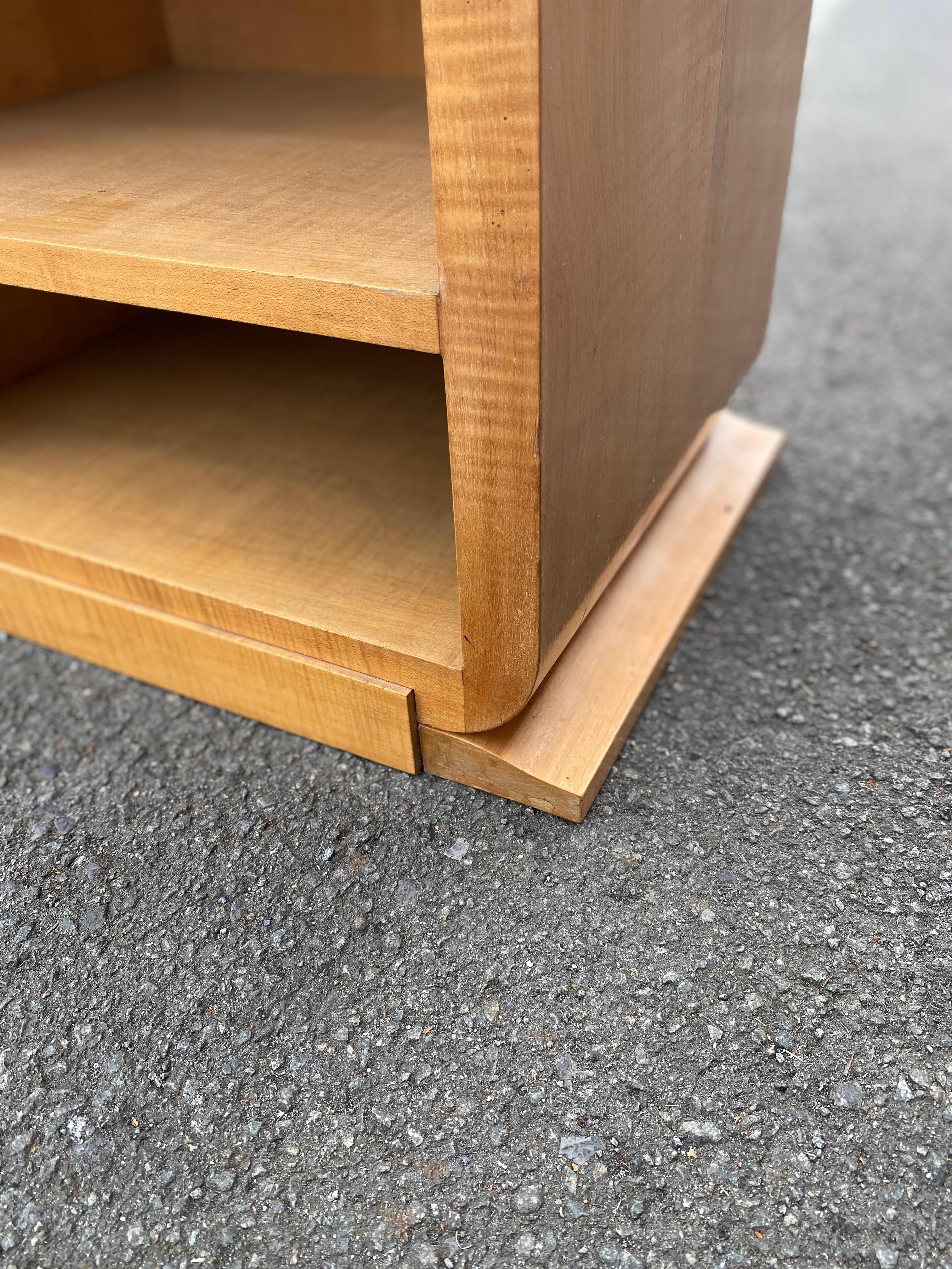 André ARBUS (1903-1969) pair of art deco bedside tables in sycamore, 1935 For Sale 6