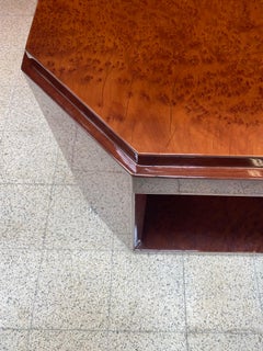 Gran mesa con pedestal Art Decó de madera de amboyna circa 1930