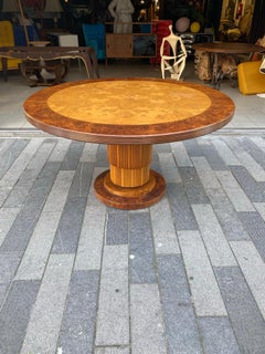 Grande table sur pied en loupe d'orme, loupe d'amboyna et noyer, vers 1970