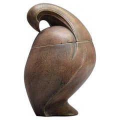 Vaso in ceramica con coperchio di Maxime Fillon a forma di colomba stilizzata