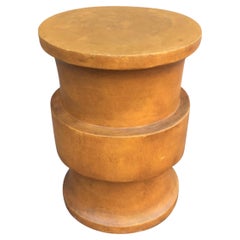 Sgabello o tavolino modernista in legno massello, risalente all’incirca al 1960