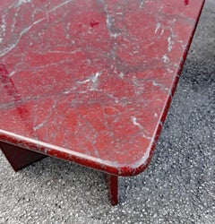 Paire de tables d'appoint en marbre, circa 1970.
